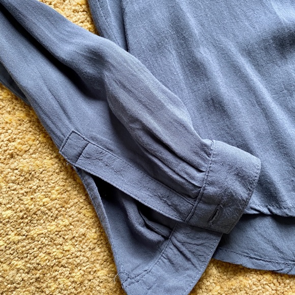 Banana republic blouse shirt. - Picture 3 of 4